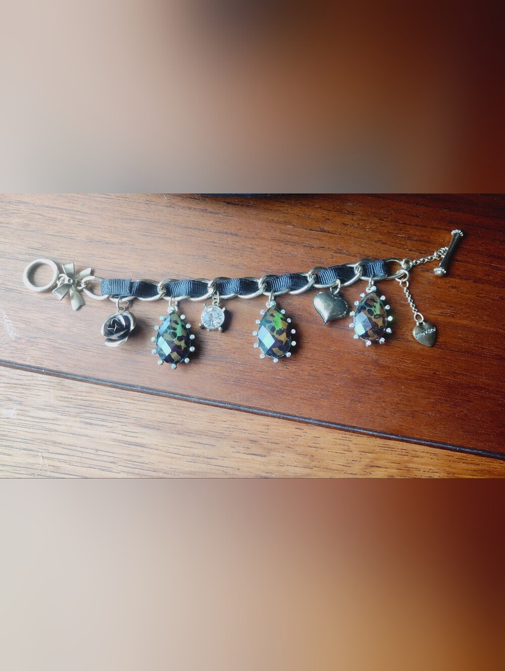 Betsey Johnson Iridescent Teardrop Crystal Charm Bracelet Black Ribbon 7" - Picture 4 of 4